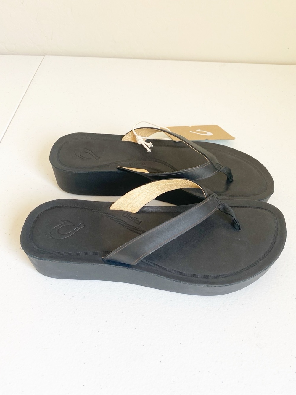 OluKai Mala’e Women’s Leather Wedge Sandals Black Size 9 NWT